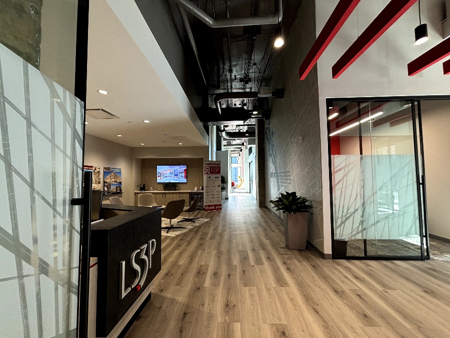 LS3P’s new office spans over 11,000 square feet, draws upon its surroundings, incorporating a private outdoor terrace with skyline and river views. (Photo/Estates and Cos.)